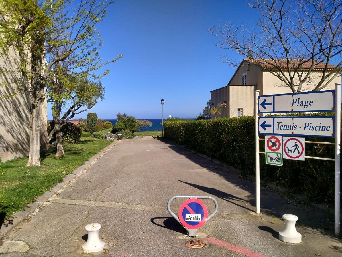 Studio A 100M De La Plage Et De La Piscine سيرفيون المظهر الخارجي الصورة